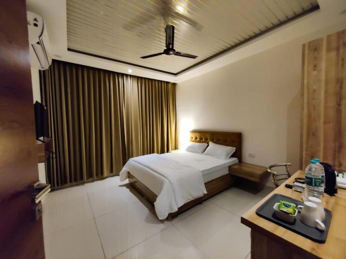 Hotel Hibiscus Tree- Bachupally Haïdarabad Extérieur photo