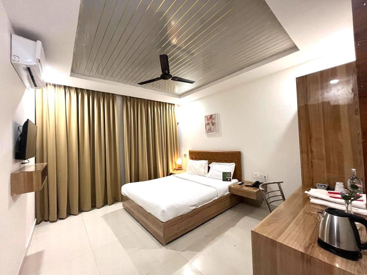 Hotel Hibiscus Tree- Bachupally Haïdarabad Extérieur photo