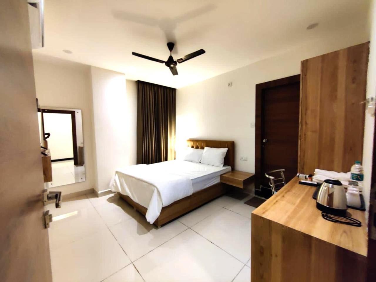 Hotel Hibiscus Tree- Bachupally Haïdarabad Extérieur photo